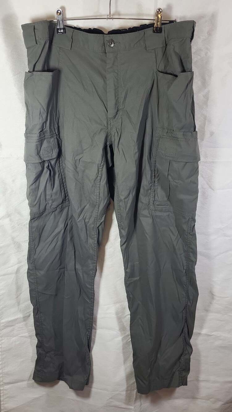 Duluth Trading Co. Men's XL x 32 Dry on the Fly Nylon Cargo Pants Gray
